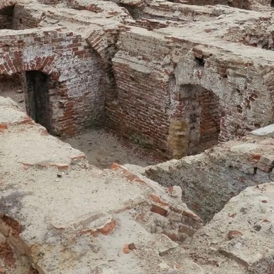 Discovery of a 400-Year-Old Toilet Filled with Diamonds, Coins, and Precious Artifacts (Photos)