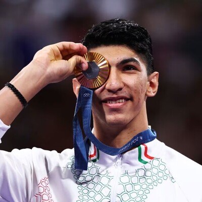 [VIDEO] Emotional Moments When Gold Medalist Arian Salimi Tears Up During National Anthem