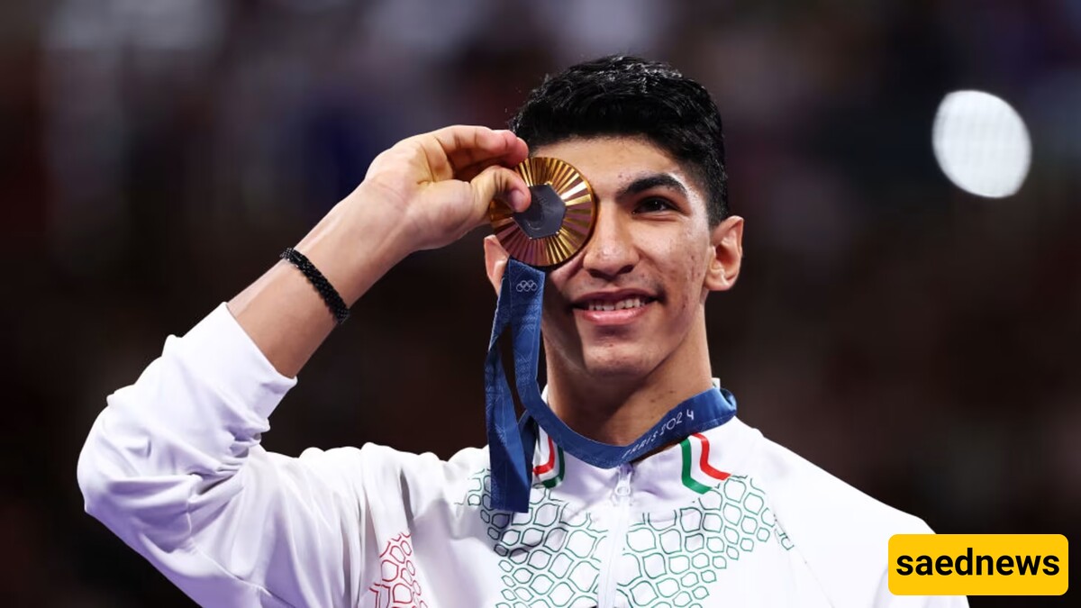 [VIDEO] Emotional Moments When Gold Medalist Arian Salimi Tears Up During National Anthem