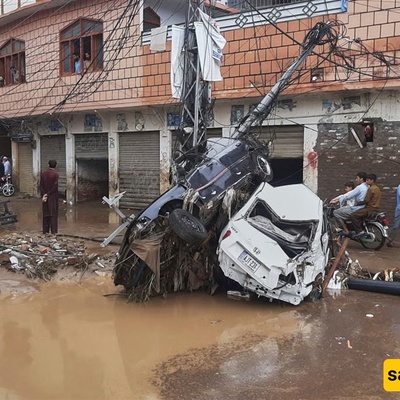 Pakistan Flash Floods Kill over 320 amid Heavy Monsoon Rains