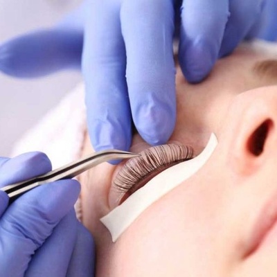 What Is the Islamic Ruling on Eyelash Lifting and Lamination?