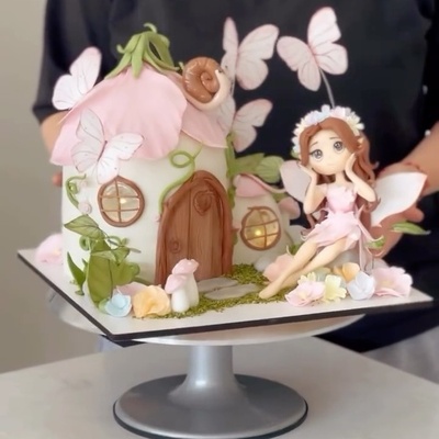 A unique, creative pastry chef crafting fantasy cakes that seem straight out of a Disney world 😍 | A sweet masterpiece in a memorable gift form + video