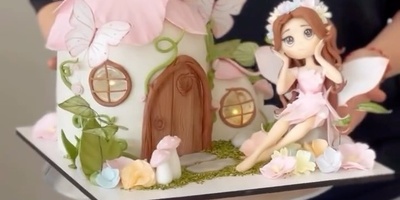 A unique, creative pastry chef crafting fantasy cakes that seem straight out of a Disney world 😍 | A sweet masterpiece in a memorable gift form + video