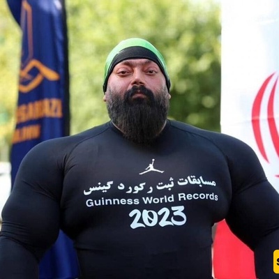 Guinness Record Broken by an Iranian; Moving Two Trucks Weighing 95 Tons + Video
