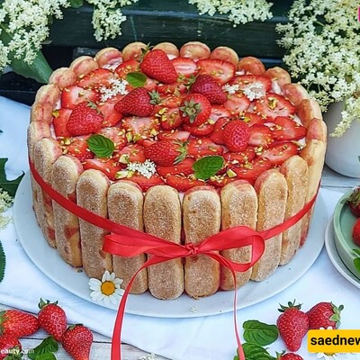 International Desserts: How to Make Delicious and Unique Strawberry Tiramisu with Ladyfingers/Video