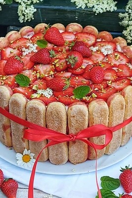 International Desserts: How to Make Delicious and Unique Strawberry Tiramisu with Ladyfingers/Video