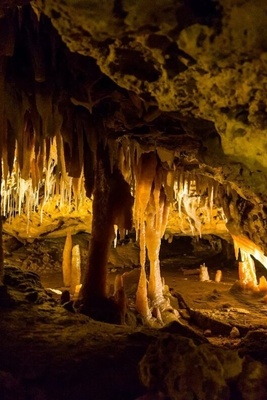 Amazing Discovery of a Cave Full of Antiques and Valuable Treasures in Iran – Seeing Them Will Blow Your Mind! +Photos