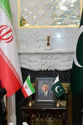 Pakistan Army Chief and Iranian Foreign Minister Hold Talks on Efforts to De-escalate US-Israeli Conflict