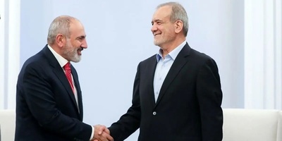 Iran’s President Officially Welcomed in Armenia, Bilateral Talks Begin