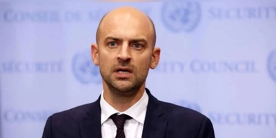 Paris Threatens to Reinstate Arms and Banking Sanctions if Iran Violates Commitments