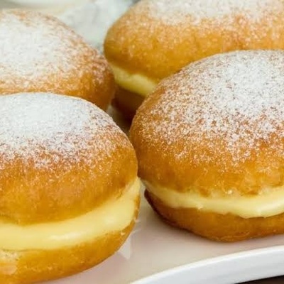 How to Make Delicious Cream-Filled Donuts, Just Like the Ones from Traditional Bakeries
