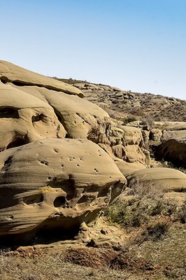 Two-Thousand-Year-Old Rock Houses of Eshtehard: Echoes of Ancient Life Carved in Stone