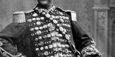 Photo: Louis Vuitton Unveils Naser al-Din Shah’s Makeup Bag — Only Missing a Single Blush