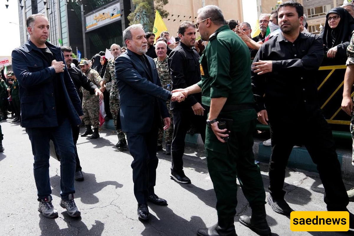 (Video) Clash and Competition Between Two Bodyguards of the Foreign Minister to Be the First to Open Abbas Araghchi’s Car Door! / It Looks Like a Race...