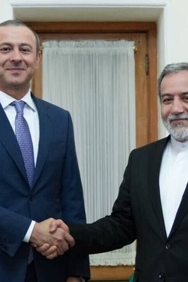 Armenian Security Chief Meets With Araghchi