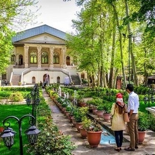 Famous Mansions and Historic Houses of Tehran (with Photos)