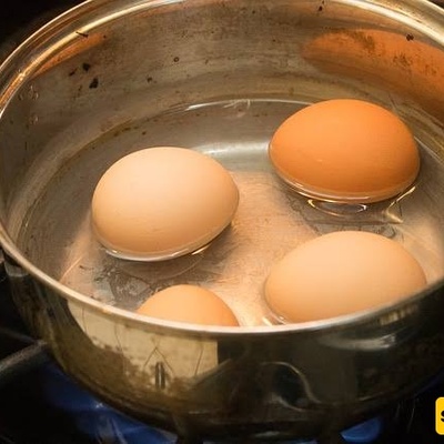 How To Cook Eggs Without Cracking The Shell
