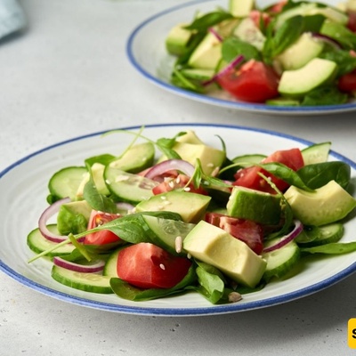 Tomato and Avocado Salad: A Quick, Diet-Friendly Dinner