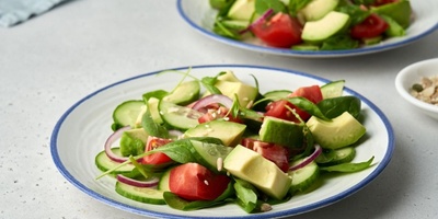 Tomato and Avocado Salad: A Quick, Diet-Friendly Dinner