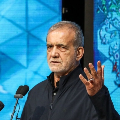 Pezeshkian Urges Scholars to Help Administration Address Challenges