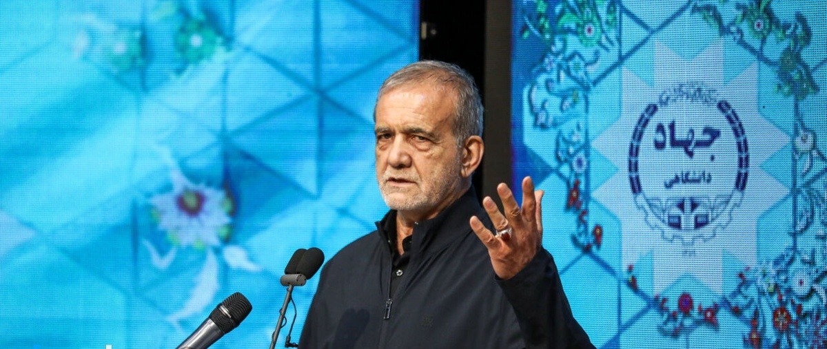 Pezeshkian Urges Scholars to Help Administration Address Challenges