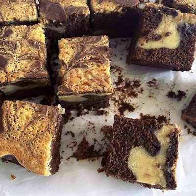 Marbled Chocolate Brownie Cake: Café-Style Recipe with a Heavenly Flavor