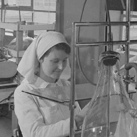 First Penicillin Vial at the Nobel Museum, Stockholm / Sharp Drop in Penicillin Potency