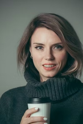 Why Do Some People Show Signs of Aging Later Than Others?