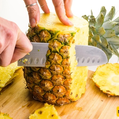 Easy Guide to Peeling a Pineapple with a Knife