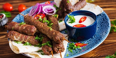 Delicious Kebabs: How to Make Turkish Adana Kebab in a Pan with Special Salad