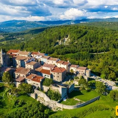 The Smallest City in the World with Only Two Streets