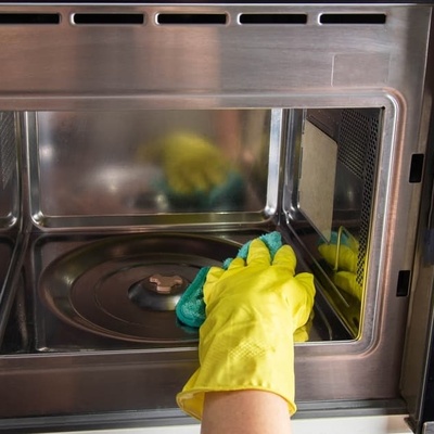 Quick Microwave Interior Cleaning for a Fresh, Spotless Appliance