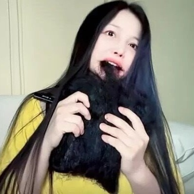Chinese Snack Sparks Controversy! / They Don’t Seem Bothered by Hair in Their Food Anymore!!!