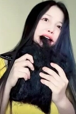 Chinese Snack Sparks Controversy! / They Don’t Seem Bothered by Hair in Their Food Anymore!!!