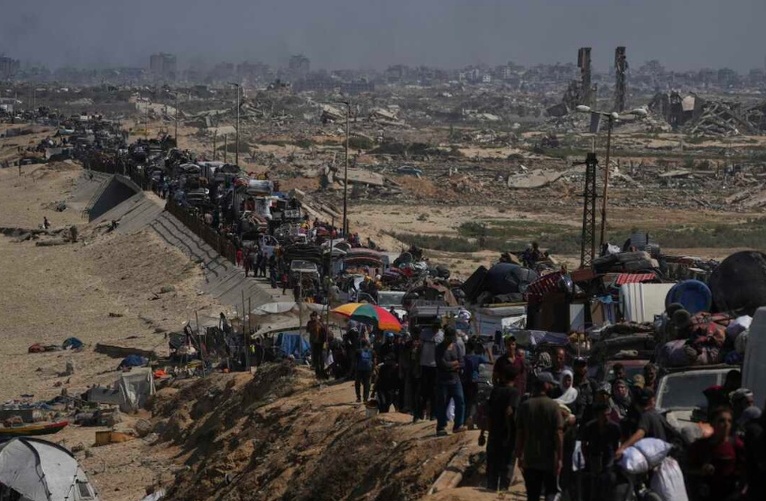 Palestinians fleeing Gaza City