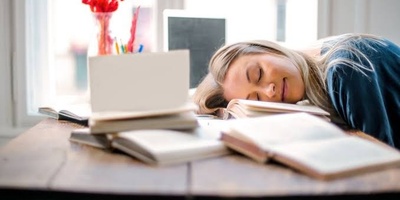 Why Do Some People Feel Sleepy So Quickly While Studying?