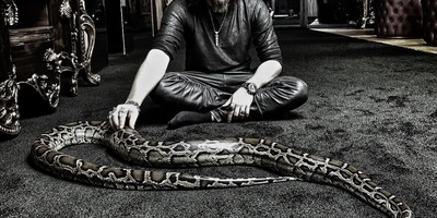 The Terrifying Tale of Iranian Sorcerer Aref Ghafouri Bitten by His Pet Cobra + Photos