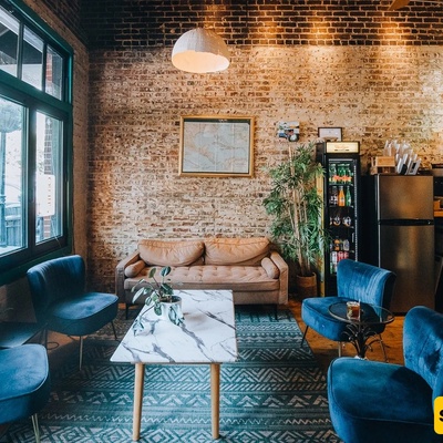 How to Behave Politely at a Coffee Shop