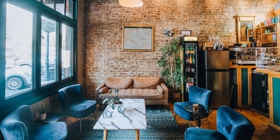 How to Behave Politely at a Coffee Shop