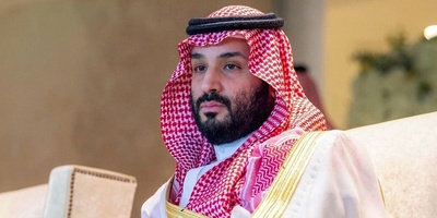 Driving of Mohammed bin Salman with his SUV Mercedes-Benz without security guards in the streets of Saudi Arabia + Video