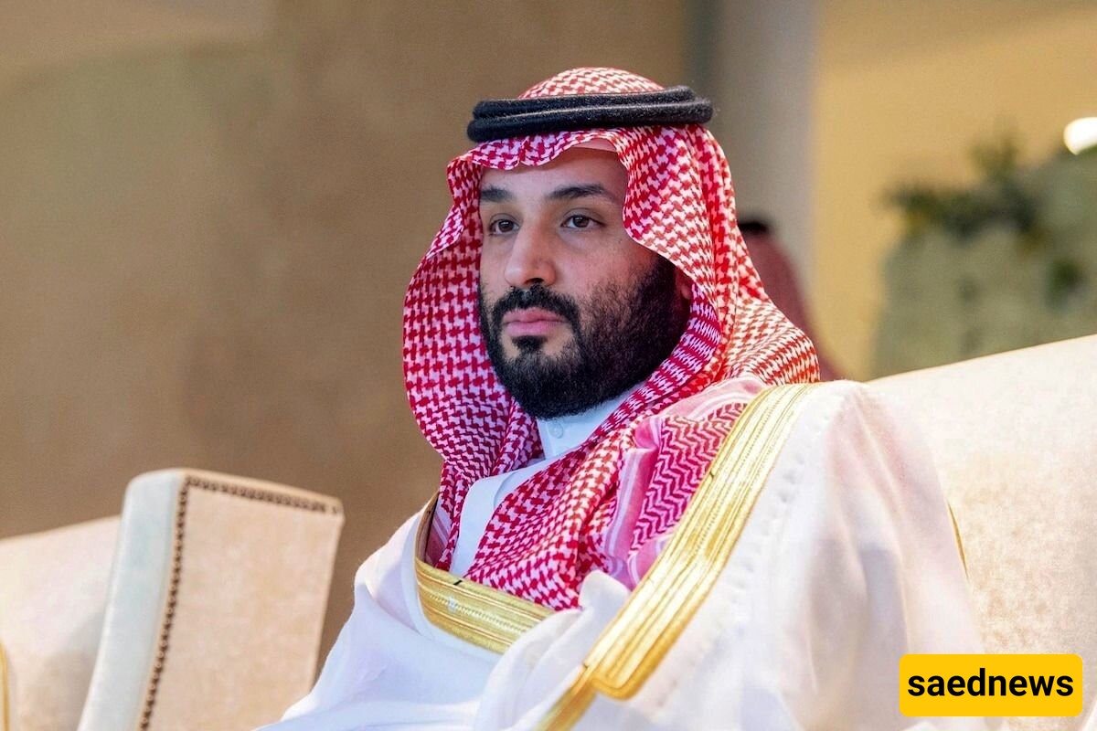 Driving of Mohammed bin Salman with his SUV Mercedes-Benz without security guards in the streets of Saudi Arabia + Video
