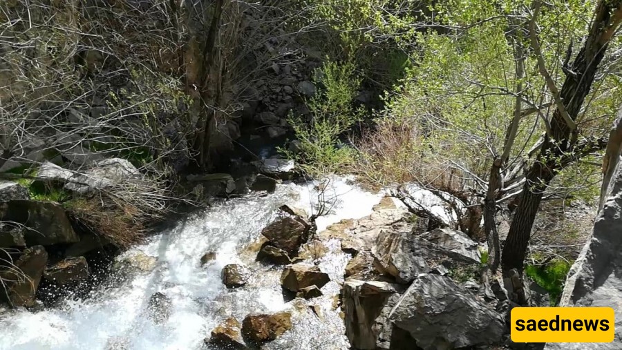 Experience the Beauty of Ayineh Rood Waterfall Near Tehran