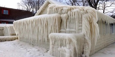 Images That Don’t Look Real: The Strange Fate of a House After a Storm (Photos)