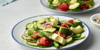 Tomato and Avocado Salad: A Quick and Healthy Dinner Recipe
