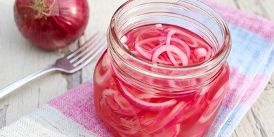 How to Make Sliced Pickled Red Onions
