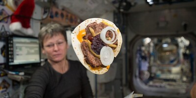 Why Can't Astronauts Eat Bread in Space? / A Fascinating Fact You Might Not Know!