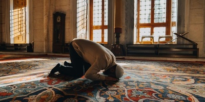 Health Benefits of Performing Sujood (Prostration) During Prayer
