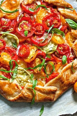 How to Make Tomato Galette Pizza: A Unique and Delicious Flavor / Join Us for Tonight’s Dinner — You Won’t Regret It! + Photos
