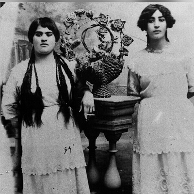 Women’s Fashion in the Qajar Era: The Most Stylish Women in Skinny Trousers