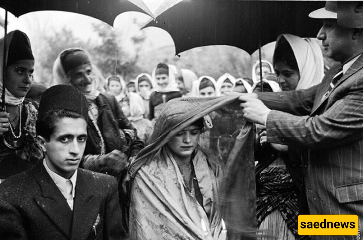 A Journey to Old Iran / A Look at the Oldest Studio Photo of a Bride and Her Sister-in-Law in Iran, Year 1296 \[1917] + Photo